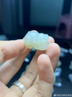烟青招财猪吊坠